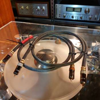 Preview: Goldkabel executive Series mit Goldkabel-Cinch Stecker Stereo in silber Metallgeflecht